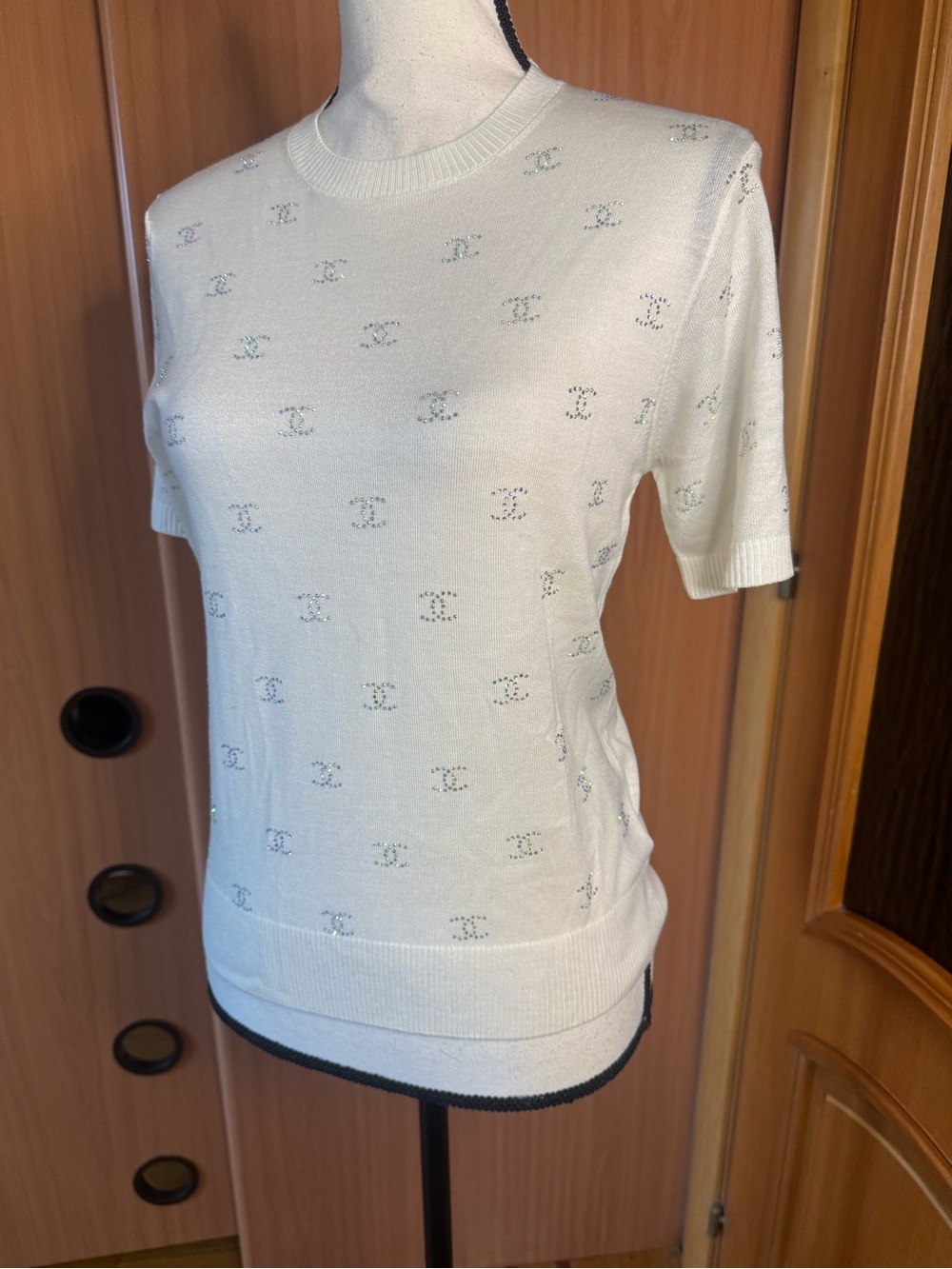 CHANEL Cream Short Sleeve Knit Top with Subtle Swarovski CC Eyelet Motif Sz M - Picture 16 of 16